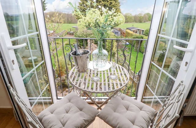 THE NUTSHELL, pet friendly, with a garden in Chester-Le-Street