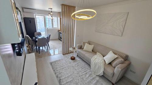 The Oak Apartment