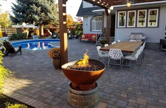 The Oasis Downtown 3 BR with Pool