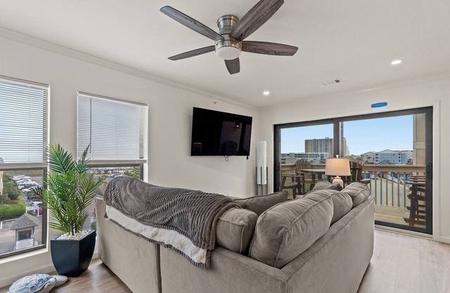 The Ocean Bridge C34 - Beautiful Unit Across from Beach