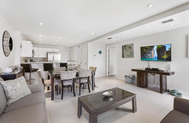 The ocean is waiting! Close to beach & pool in beautiful beachfront resort