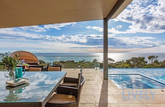 The Ocean's Edge, Luxury Entertainer with Views