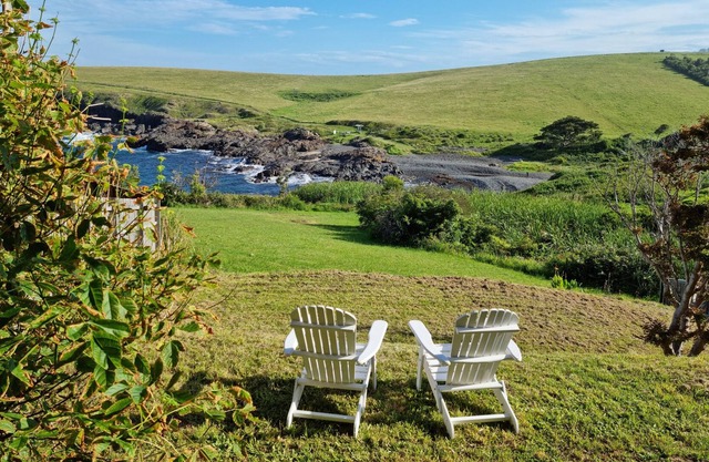 The Ocean Waves - Rest, relax, unwind at beautiful Loves Bay