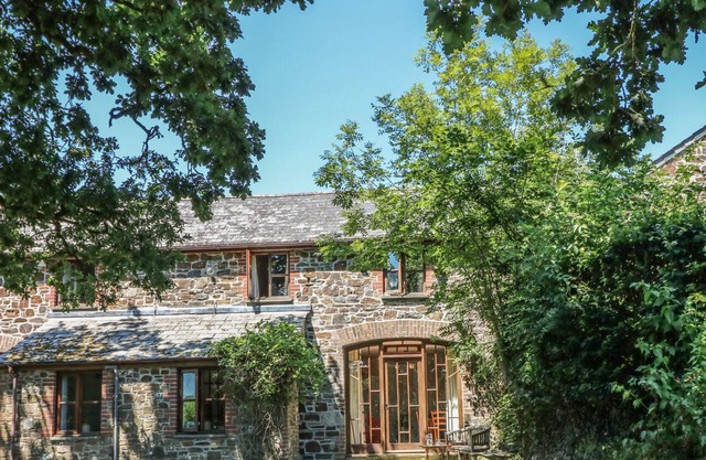 THE OLD APPLE TALLET, pet friendly, with pool in Launceston