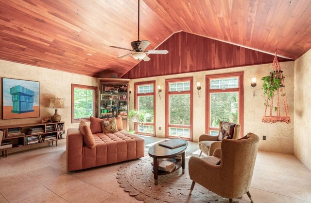 The Old Bee, 2300 sqft private home 15 mins from Asheville or Black Mountain