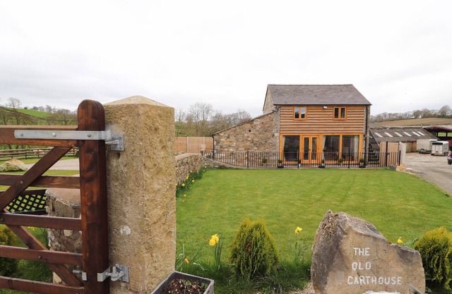THE OLD CART HOUSE, family friendly, with a garden in Trefonen