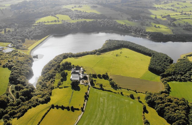 The Old Cartshed - AWARD WINNING Eco conversion ,sleeps 10, Peak District views SC