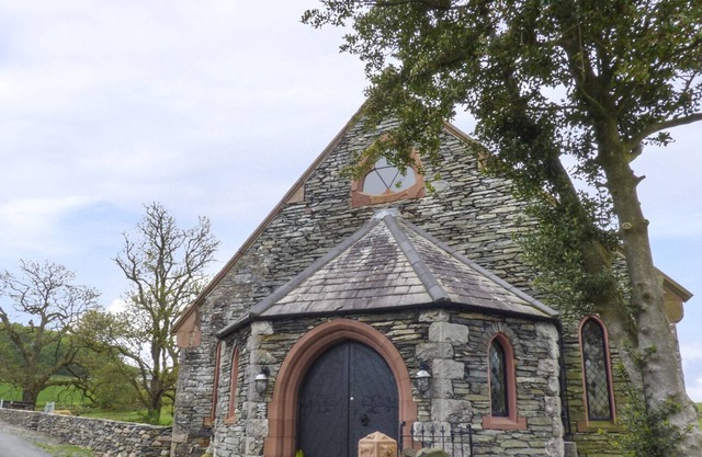THE OLD CHAPEL, pet friendly, luxury holiday cottage in Spark Bridge