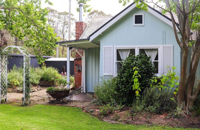 The Old Cottage - Country Couples Retreat