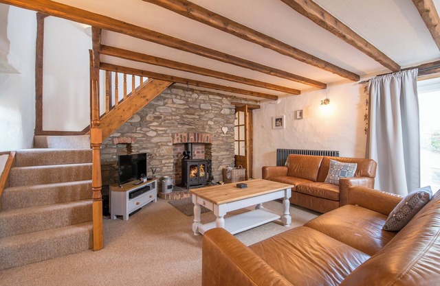 The Old Dairy, Holiday Cottage Near Mathry, Sleeps 8, 4 bedrooms, bathrooms