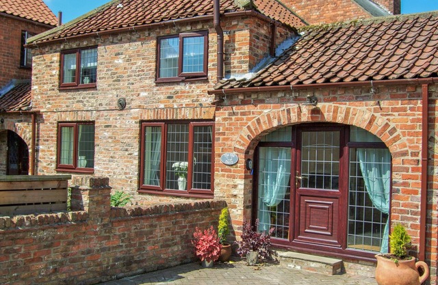 THE OLD DAIRY, pet friendly, country holiday cottage in Beverley