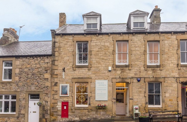 THE OLD EXCHANGE, family friendly, with a garden in Corbridge