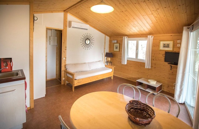 "The old oak" chalet overlooking lavender and mont ventoux