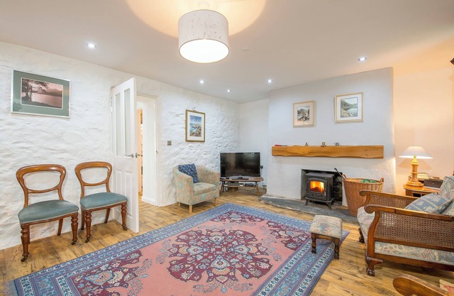 The Old Post Office, Holiday Cottage Llanrhian, Sleeps 6, 4 bedrooms, bathrooms