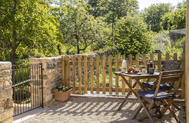 The Old Potting Shed - sleeps 2 guests
