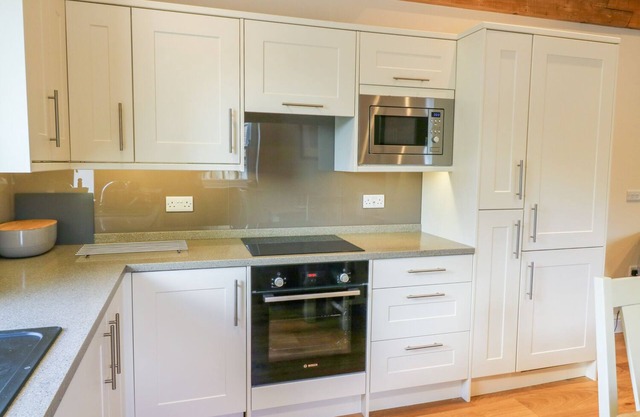 THE OLD SURGERY, pet friendly, luxury holiday cottage in Hawes