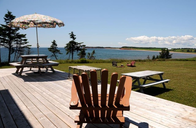 The Olde House in Little Pond is a 3.5 star Oceanfront property