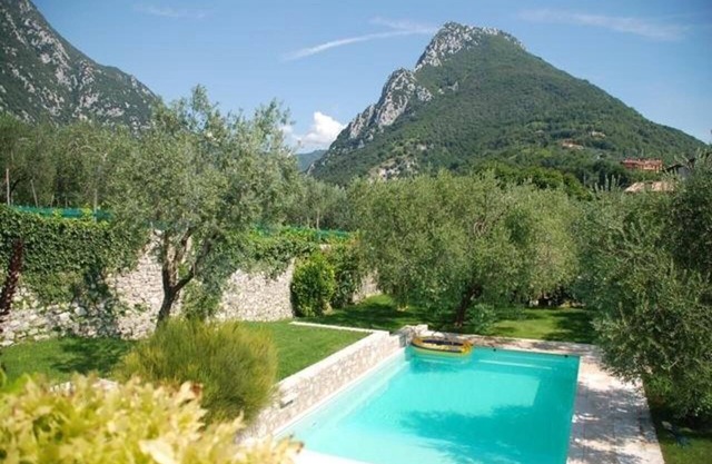 The Olive House, Garden and Pool