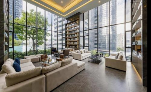 The One Luxury Condo - Asoke Bangkok