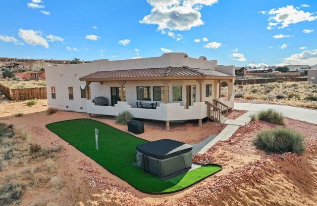The Overlook - Amazing Views, Hot Tub & Game Room!