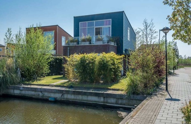 The owner's artistic streak is reflected in the interior and garden of this detached island home. Ev