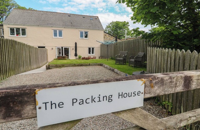 THE PACKING HOUSE, pet friendly, with a garden in Rosudgeon