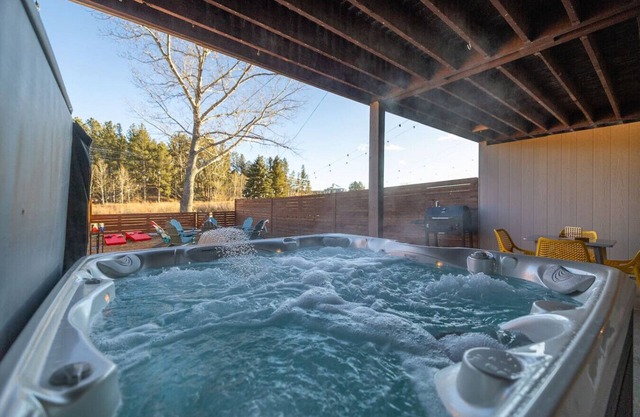 The Paddle House | Hot Tub + Fire Pit Stay