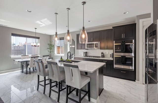 The Parker - Pet friendly 4 bedroom home for extended stays.