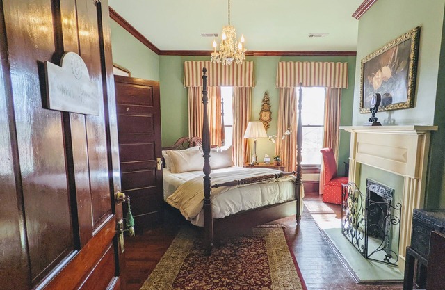 The Pea Ridge Room at the Town House Inn