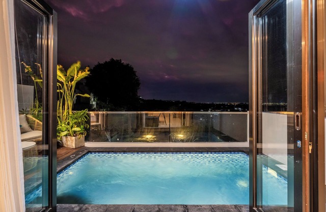 The Peak 8 Villa Nusa Dua Bali - 20 Min to airport and popular beaches.