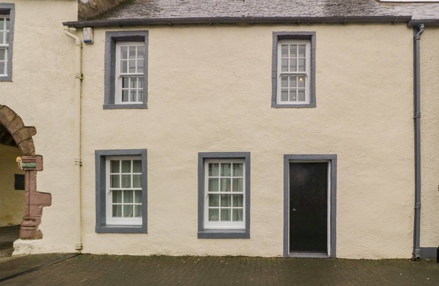 THE PEND, family friendly, character holiday cottage in Whithorn