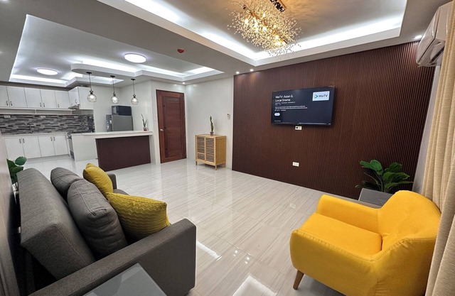 The Penthouse - Barretto,Olongapo City Near Beach and Inflatable Island