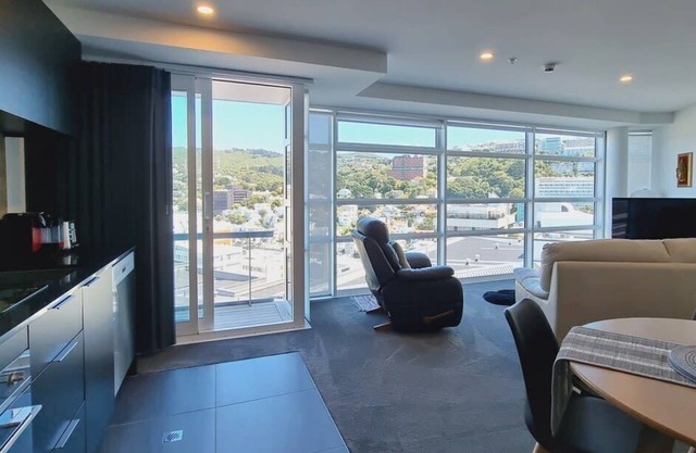 The Penthouse on Pinnacle - Sun, Views & Parking