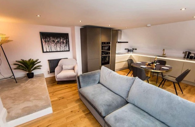 The Penthouse Suite at Nydsley Hall - Luxury 2 Bedroom Apartment