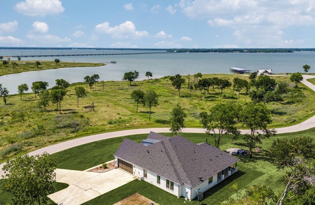 The Perch at Chambers Bay - Spacious, new 4 Bedroom with sweeping lake views