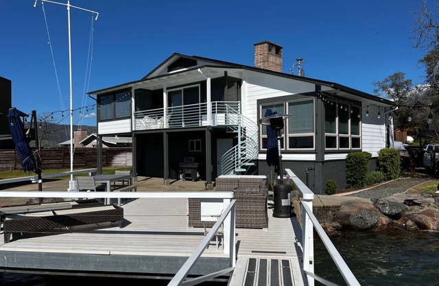 The Perch - Luxury House on the Lake