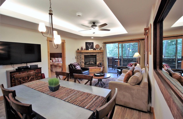 The perfect condo for families - bunkbeds, walk to the slopes, mountain views