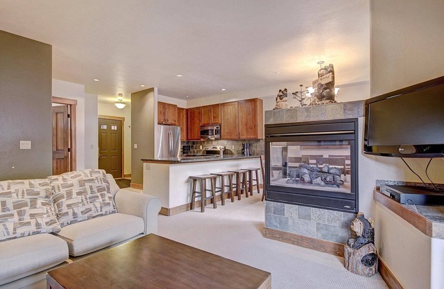 The Perfect Condo in West Village, Big Deck and next to the lift - CA1203 by RedAwning