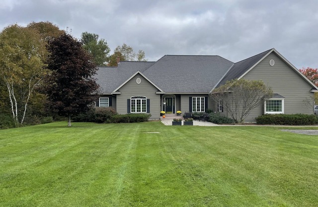 The perfect family getaway with stunning views, large deck and hot tub