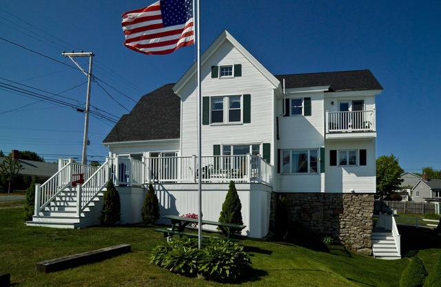 The perfect group rental solution in the heart of York Beach!