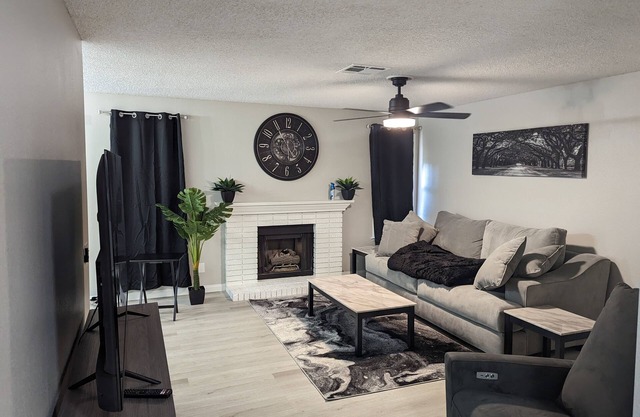 The Perfect Las Vegas Condo! Eight Minutes from the Strip and Allegiant Stadium!
