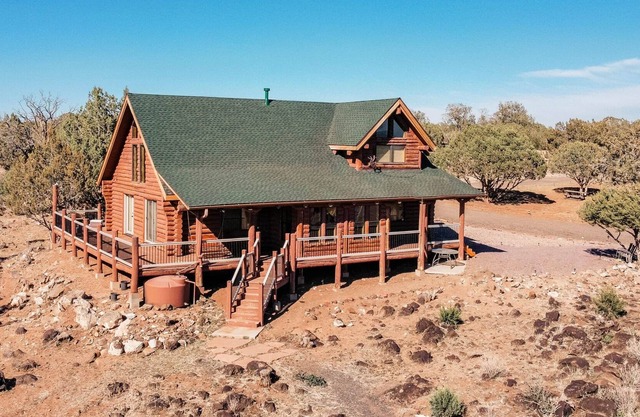 The Perfect Retreat: Beautiful Log Cabin in Northern Arizona, Camp Picacho - Adventure Awaits