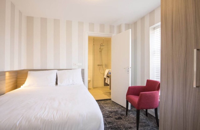 The Perfect Stay for Explorers! Free Breakfast, Onsite Dining!