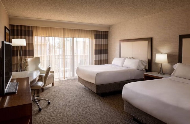 The Perfect Stay for 8! 2 Queen Units w/Outdoor Pool, Free Parking and Golf!