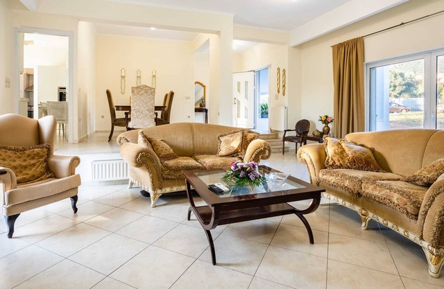 The Perfect Suburban Getaway - Kalamata Luxury