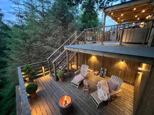 The Pines Treehouse at Treetops Hideouts