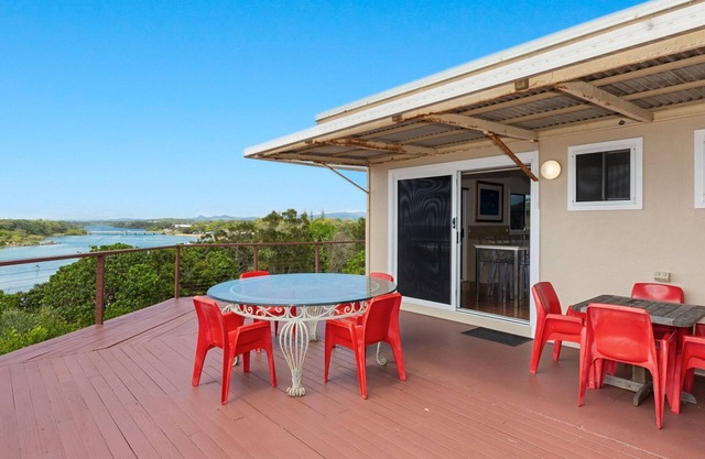 The Point - Panoramic Views over Pottsville Creek