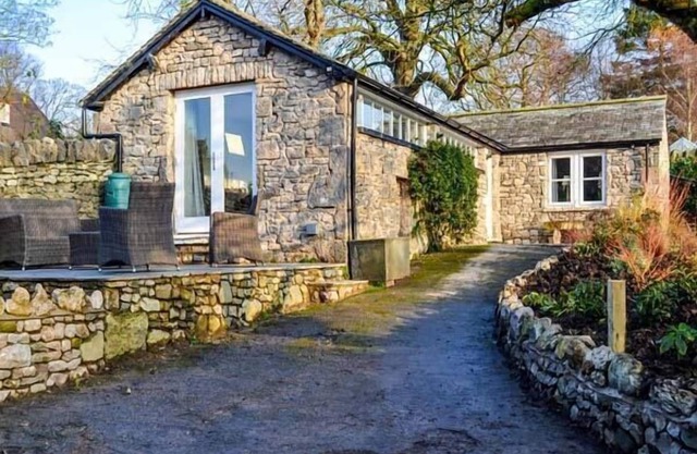 THE POTTING SHED, romantic, with a garden in Burton-In-Kendal