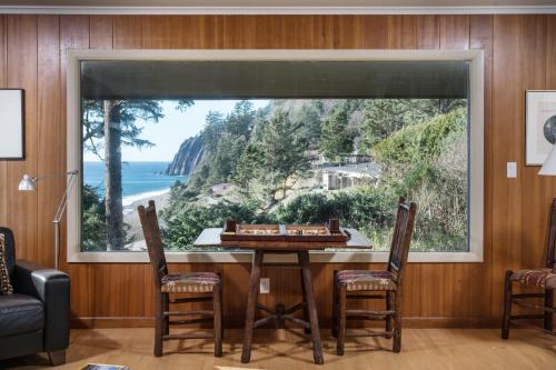 The Purcell House by AvantStay Surrounded in Lush Greenery w Large Yard Ocean Views
