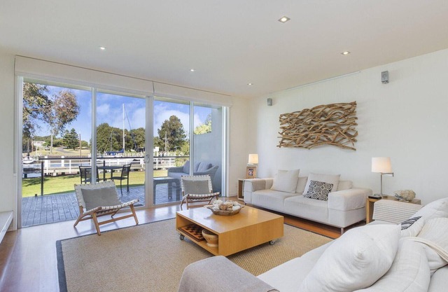 The Quarter Deck - This riverfront townhouse is modern, fresh and spacious